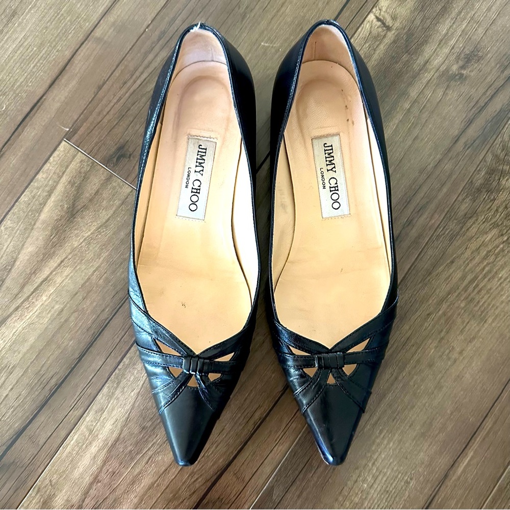 Authentic women’s JIMMY CHOO flats. Made in Italy.